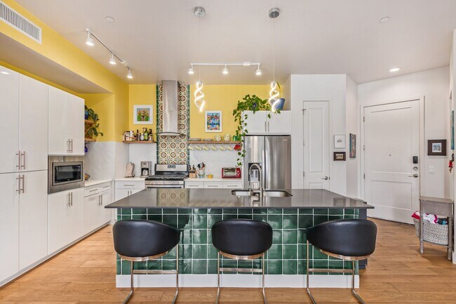 Building Photo - Stunning 2 bedroom with a Den at Edison Midtown!!!  Available June 1st!!!  Like living at a Resor...