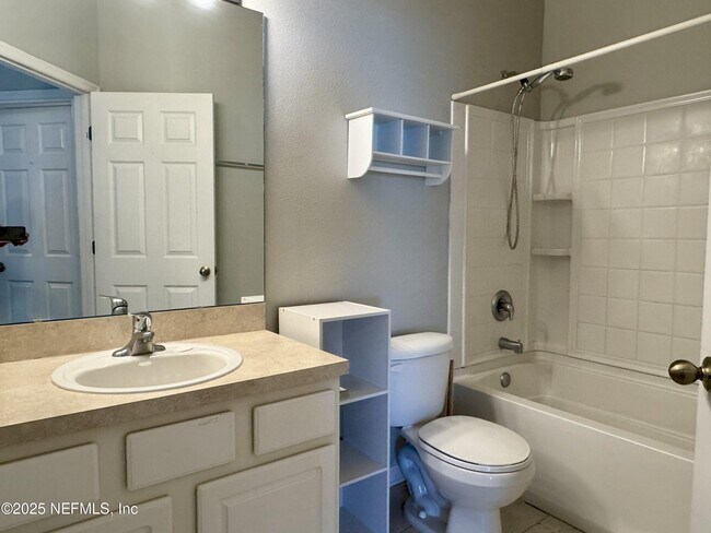 Building Photo - 580 Crystal Way