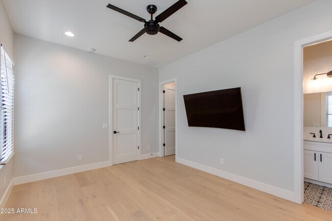 Building Photo - 3802 E Highland Ave