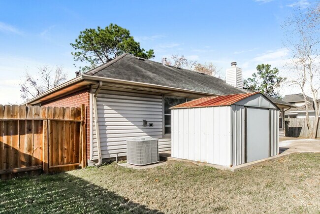 Building Photo - 3217 Lee Cir