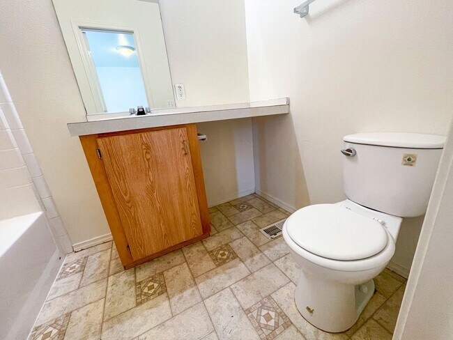 Building Photo - Close To Eureka and College of the Redwoods. Open Floor Plan. 2 Bathrooms!