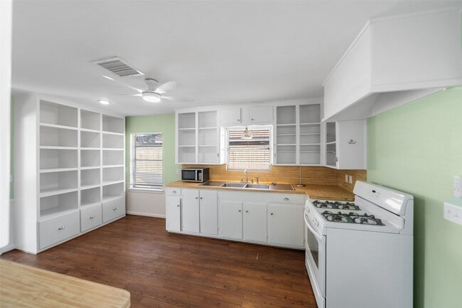 Building Photo - 4614 Merwin St