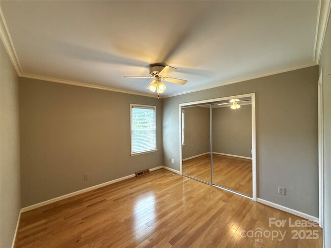 Building Photo - 9909 Elm Creek Ln