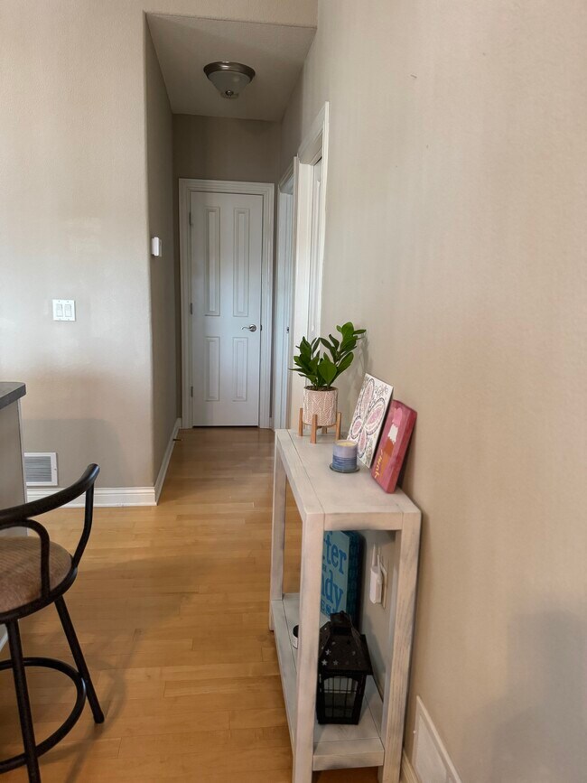 Building Photo - 1850 Stoney Ln