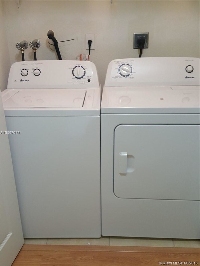 Building Photo - 12193 SW 124th Ct