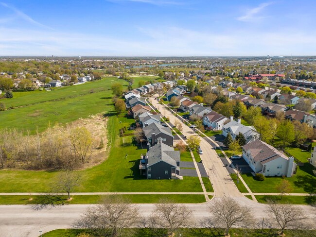 Building Photo - 400 Gloria Ln