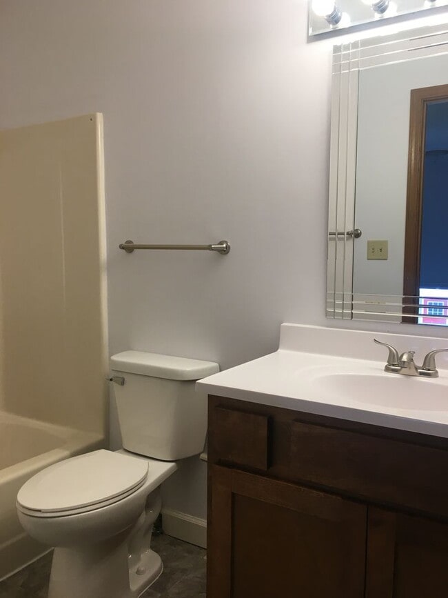 Building Photo - Updated 3 Bedroom Duplex Townhome on Quiet Tree-Lined Street