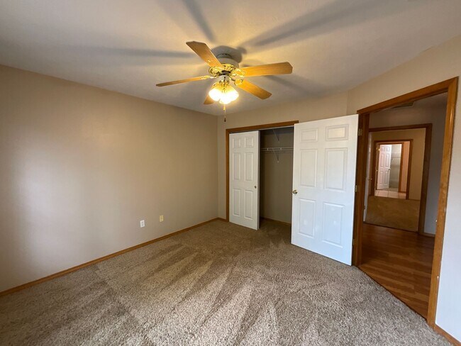 Building Photo - Beautiful Home on Private Setting