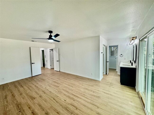 Building Photo - 9506 Stonebridge Dr