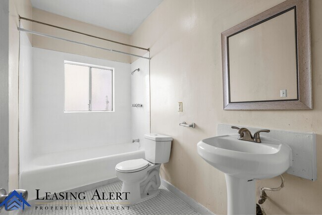 Building Photo - 108 S Cummings St