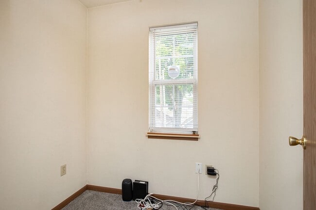 Building Photo - 936 Camp St