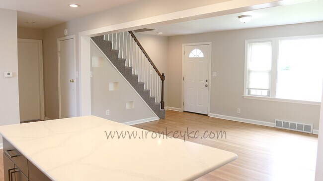 Building Photo - 3141 E Barker Cir
