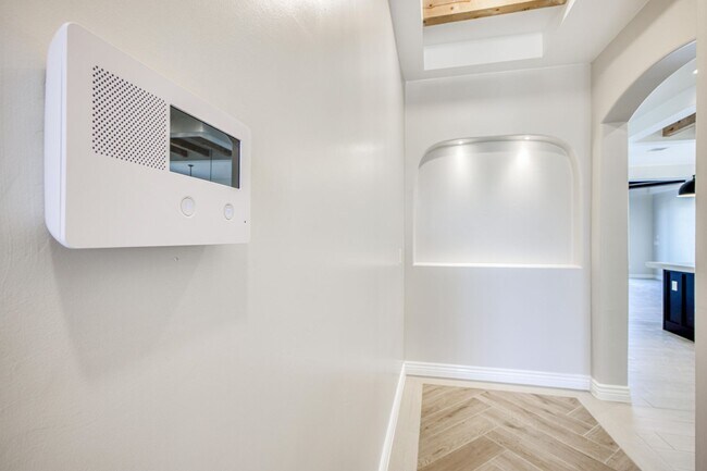 Building Photo - Beautiful East side House 4 bed-2.5 baths, part of The Club that includes Swimming Pool, Gym, Ten...