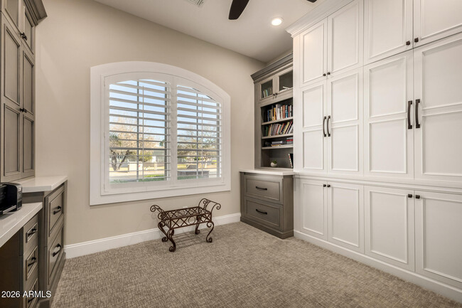 Building Photo - 2013 E Mallory St