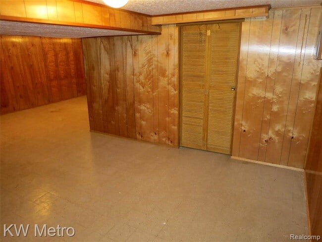 Building Photo - 604 Lerner Ave