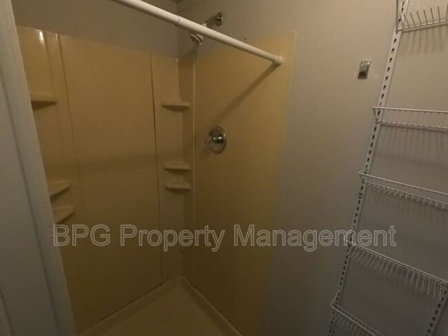 Building Photo - 95 N Main St