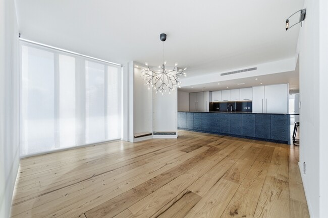 Building Photo - 529 S Flagler Dr