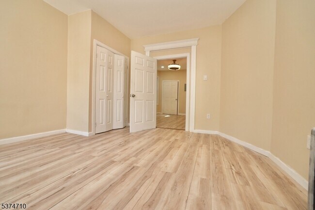 Building Photo - 184 N 11th St