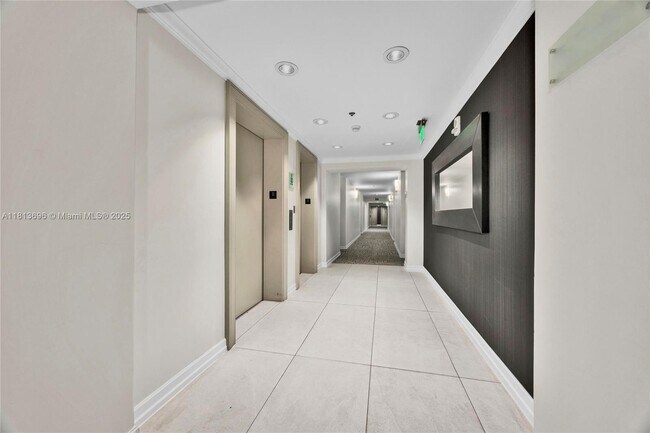 Building Photo - 2665 SW 37th Ave
