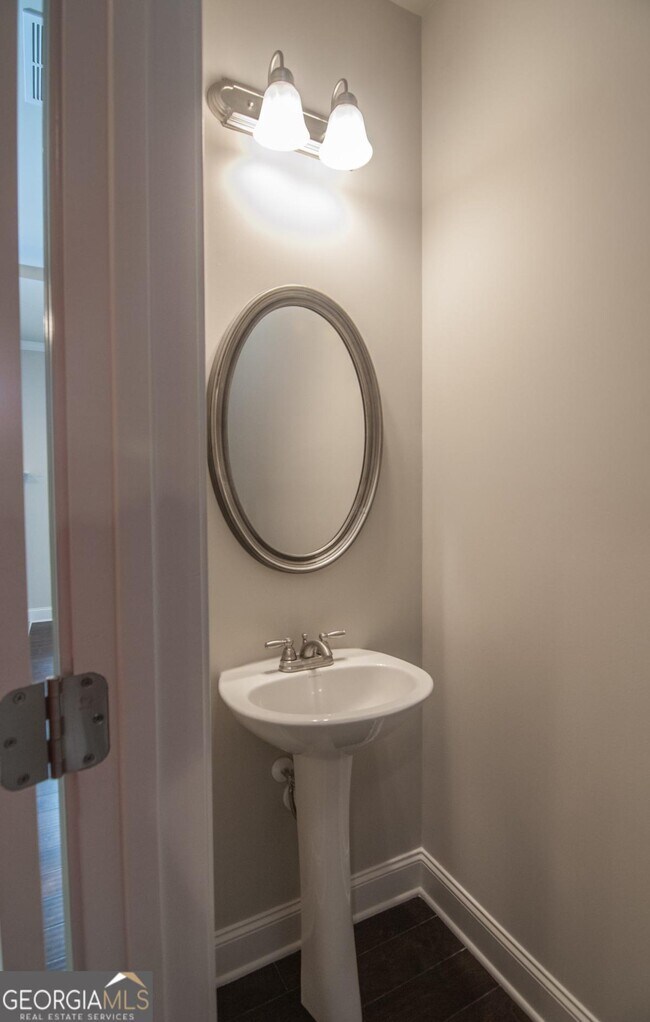 Building Photo - 2006 Wheylon CT