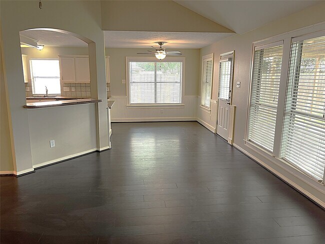 Building Photo - 4910 Linden Pl