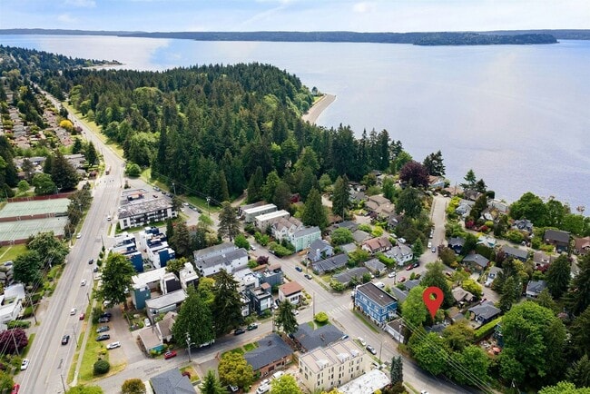 Building Photo - 3Bd/1.75Ba Seattle Home