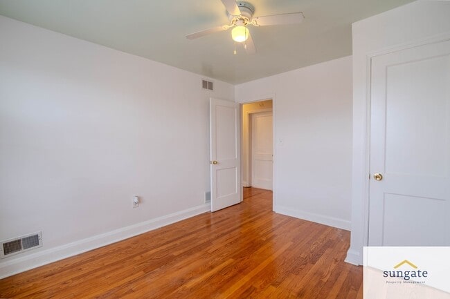 Building Photo - 8666 Oak Rd