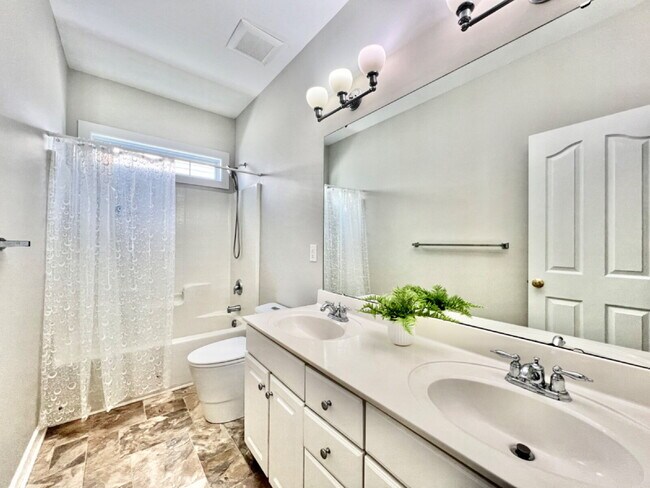 Building Photo - SPACIOUS AND CONVENIENT
