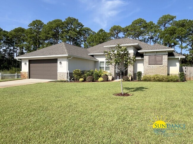 Building Photo - Efficient Solar 4-Bedroom Home in Navarre’s La Fontaine Gated Community with Deeded Beach Access!