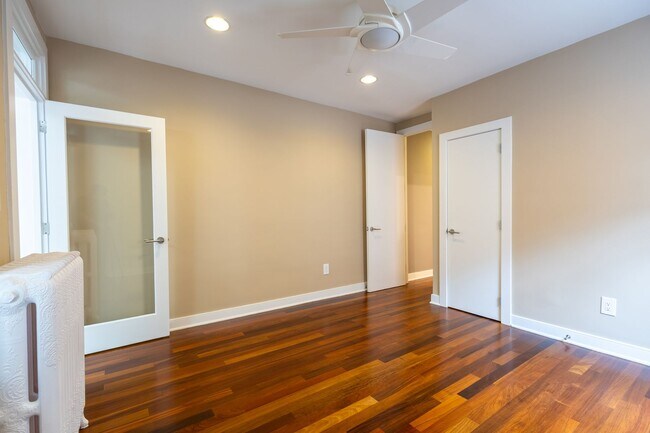 Building Photo - Beautiful 4 BR/3.5 BA Townhome in Cathedra...