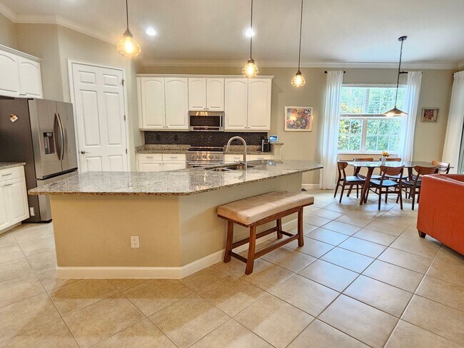 Building Photo - Annual Furnished or Unfurnished 3 Bedroom 2 Bathroom Second Floor Condo in Venetian Golf & River ...