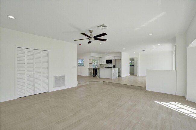 Building Photo - 4200 NE 15th Ave