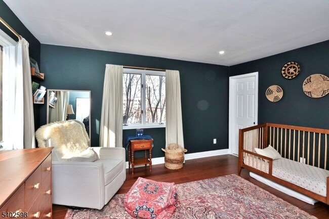 Building Photo - 35 Mews Ln