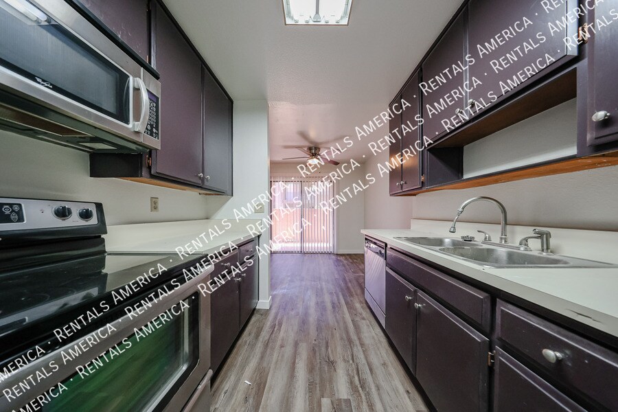 Building Photo - 5525 E Thomas Rd