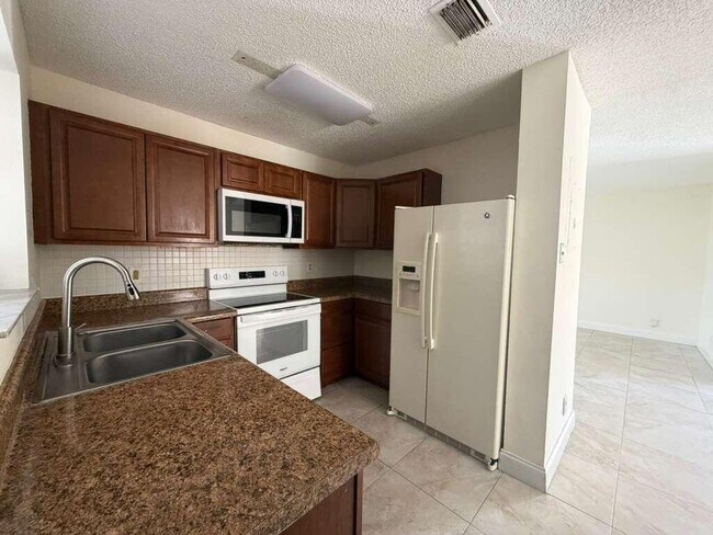 Building Photo - 13986 Morning Glory Dr