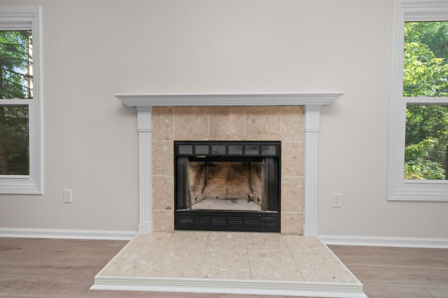 Building Photo - 1511 Fall Creek Ln