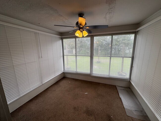 Building Photo - Charming 2-Bedroom Home in Peaceful Dunnellon Neighborhood