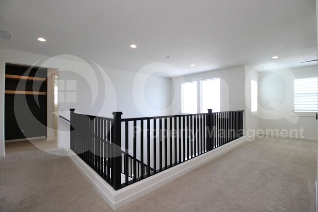Building Photo - 10207 E Tillman Ave