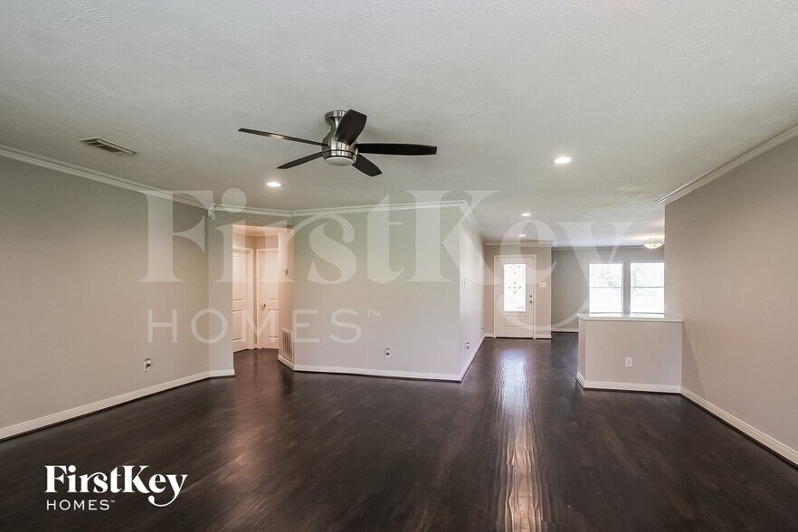 Building Photo - 6007 Weisinger Dr