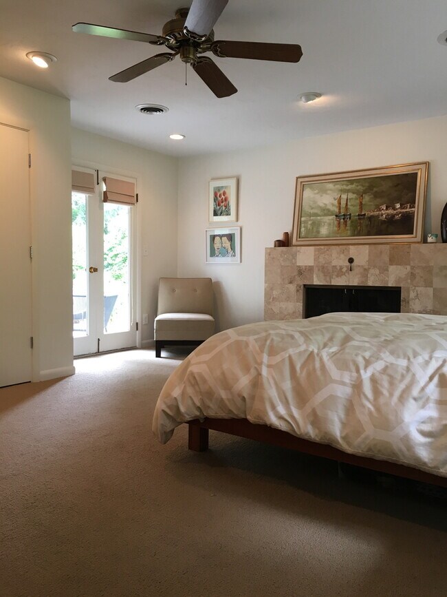 Building Photo - Lovely Mid Century Ranch in sought after West Slope neighborhood!