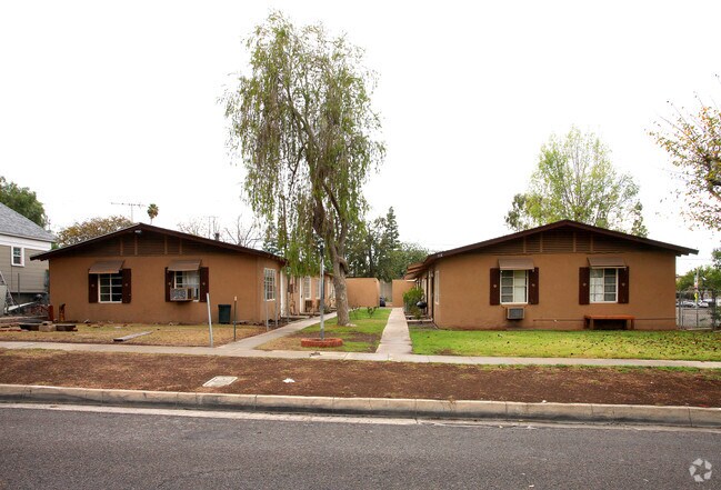 Primary Photo - 918 E Ramona Ave