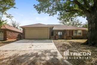 Building Photo - 934 Robinwood Dr