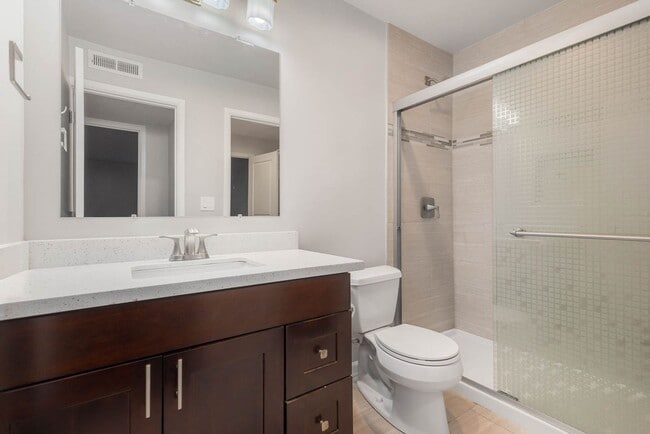 Building Photo - 14022 Juanita Dr NE
