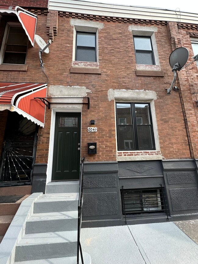 Building Photo - 2041 S Norwood St