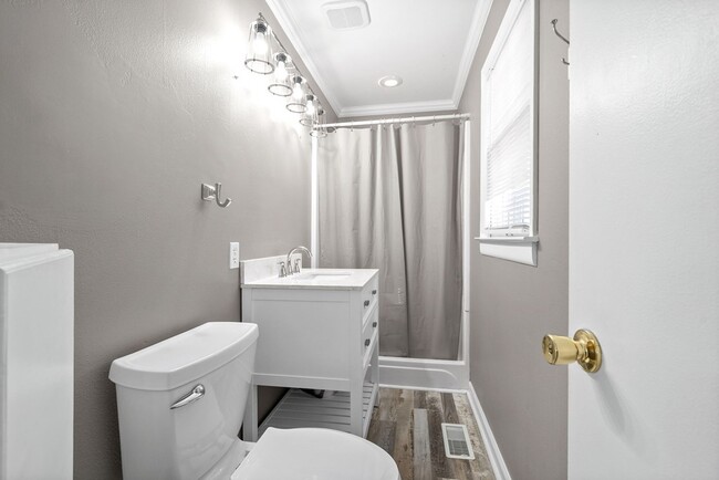 Building Photo - 329 Donna Dr