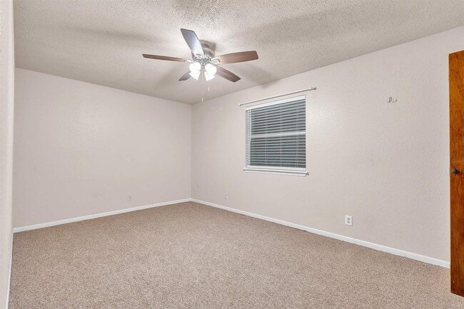 Building Photo - 901 Eden Ln