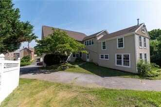 Building Photo - 6350 Robin Ln