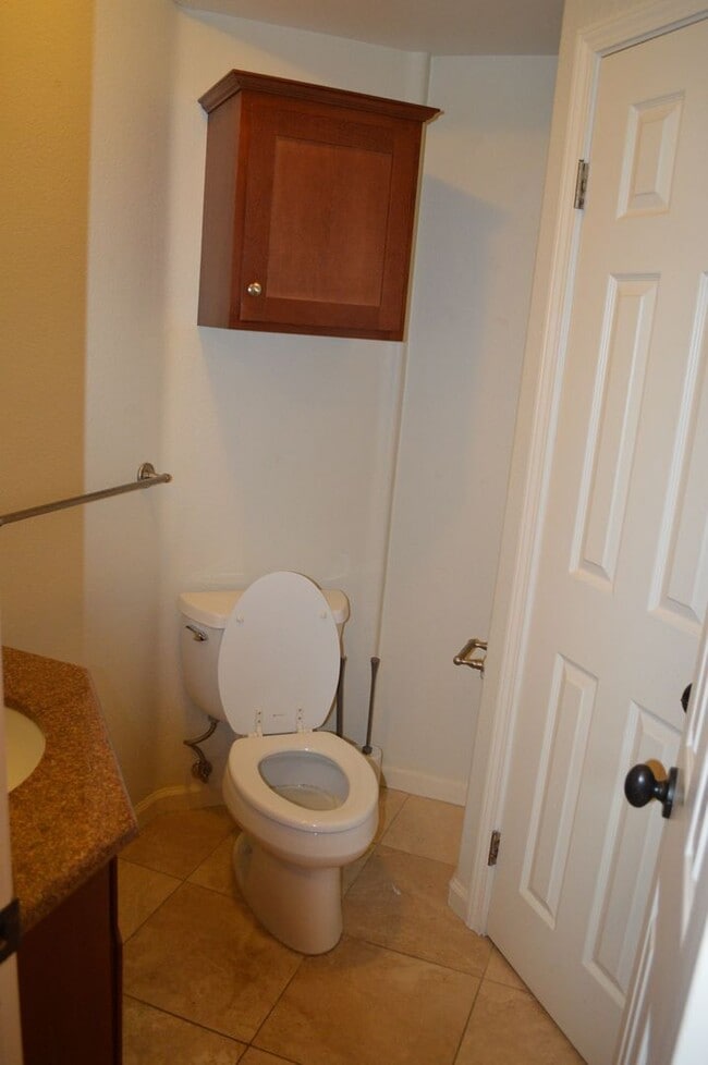 Building Photo - 1 Bedroom Condo in Mission Hills