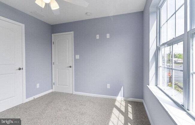 Building Photo - 802 Sixth Ave