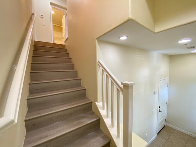 Building Photo - 3bedroom 3 bath home in the Solaire Commun...